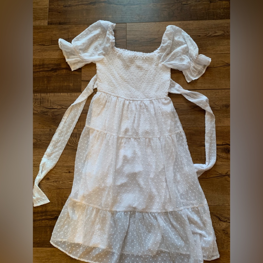 White puff sleeve textured dress